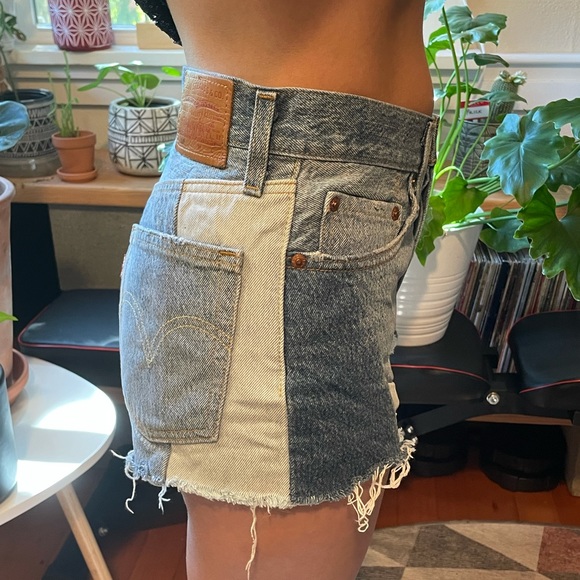 Levi’s 501 High Waisted Jean Shorts - Picture 3 of 3